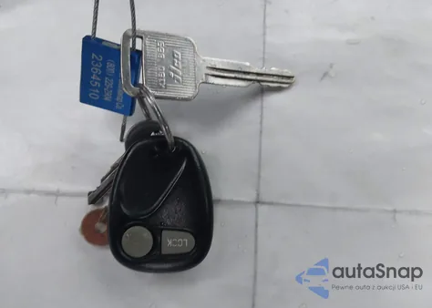 2001 Chevrolet Tracker Hard Top Lt from USA, damaged, VIN 2CNBJ634716914158